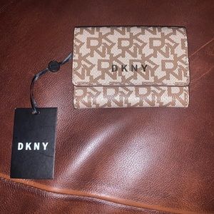 DKNY Donna Karan New York Wallet New With Tags!